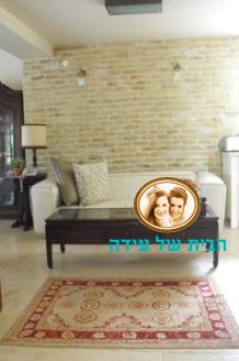 33 פינת טלויזיה עם לבנים מפירוק