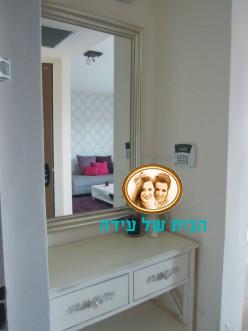 קונסולה בשמנת בכניסה