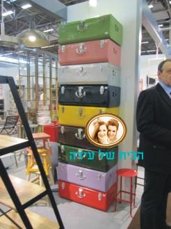 מזוודות צבעוניות