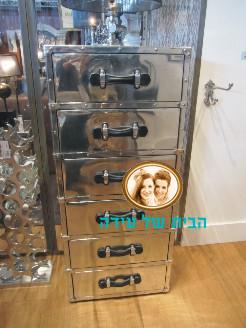 שידת מגירות-מזוודות