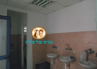 333 חדרי השירותים-לפני